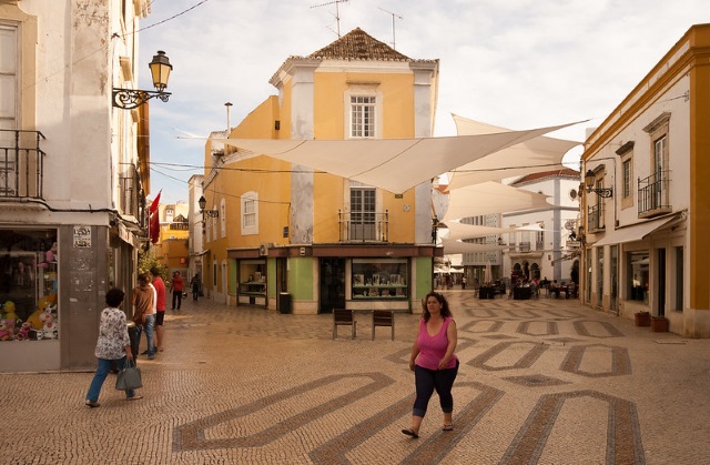 Old town in Faro - vibes and people