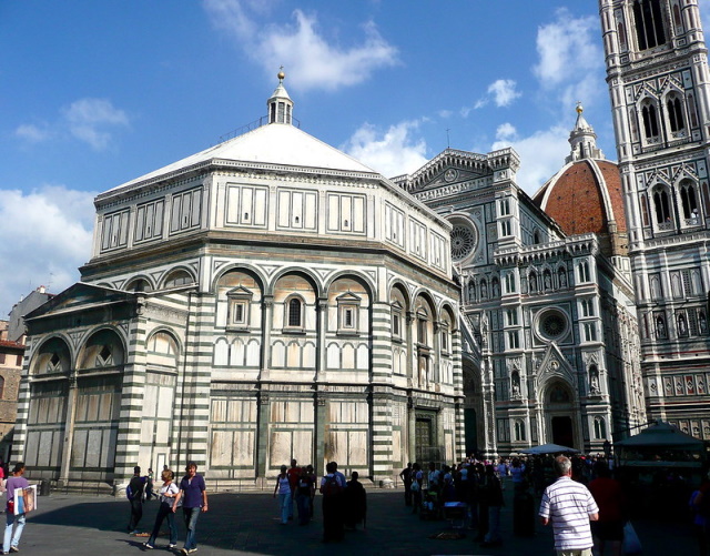Florence - Baptistry in front of the Duomo 