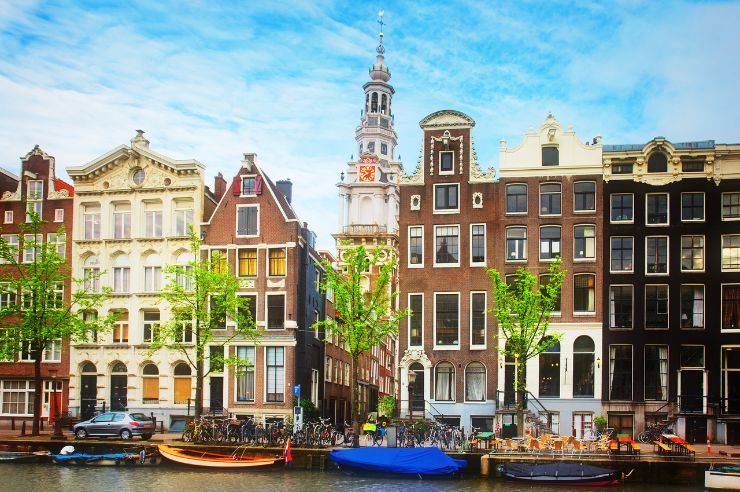 boats on Amsterdam canals